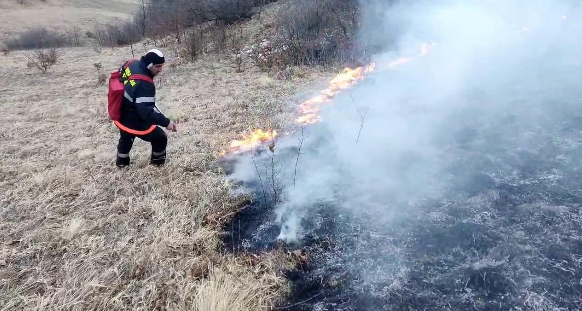 Qusarda dağlıq ərazidə baş verən yanğın söndürüldü - VİDEO